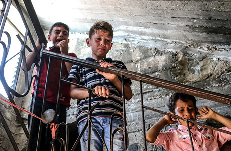 3 Palestinian children cry during the farewell of the martyr in his home.
Farewell and funeral ceremony hosted for the martyr Mahmoud Majid Al-Gharabli, a 16 years old boy from the Shujaiya neighborhood, east of Gaza City, who died from live bullets in the head during the demonstrations east of Gaza City against the Israeli forces.