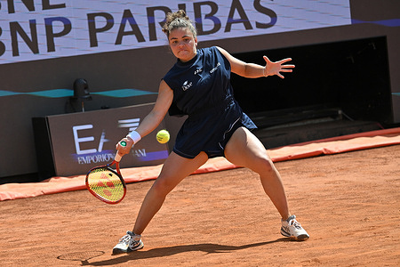 Jasmine Paolini seen in action during the Internazionali BNL d Italia 2025 at Foro Italico.