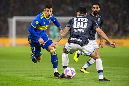 Martin Payero (L) of Boca Juniors seen in action during a Liga Profesional 2023 match between Boca Juniors and Belgrano at Estadio Alberto J. Armando. Final score; Boca Juniors 2:0 Belgrano