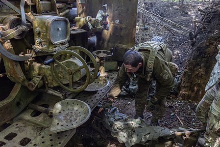Ukrainian servicemen of the 127th Territorial Defence Brigade fire KS-19 100mm gun towards Russian positions near Kharkiv.