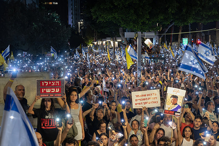 Protesters with flashlights on their phones during demonstration. The largest demonstration held in Israel since the beginning of the war , calling for the release of all hostages' from Hamas captivity. The demonstration was attended by 400,000 people and ended the strike and the national day of protest.