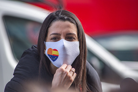 Inés Arrimadas speaking during the press conference.
President of Ciudadanos (Spanish political party), Inés Arrimadas, together with Carlos Carrizosa, candidate for the presidency of the generality of Catalonia, met with the Red Cross in Barcelona. At the end they had a press conference in front of the headquarters of the Red Cross of Barcelona talking about the Catalan elections.