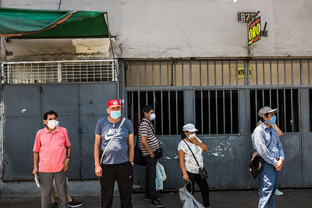 People wearing face masks as a precaution against the spread of Coronavirus wait at the bus stop.
Due to the threat of the coronavirus pandemic, on March 15 President Vizcarra declared the national state of emergency and the suspension of the exercise of constitutional rights related to personal freedom and security, inviolability of the home and freedom of assembly and transit in the territory for 15 days. Currently, in Peru there are 416 registered cases and 7 deaths from Covid-19.