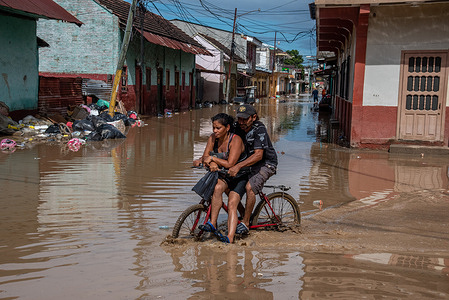 A man and woman ride their bike through the flooded streets of La Lima, after the Hurricane Iota and Hurricane Eta.
Hurricane Iota hit the Nicaraguan coast on November 16 as a category 4 storm. It was the second category 4 to make landfall in Nicaragua within two weeks and again brought catastrophic rainfall into Honduras. The 2 million people who were affected by Hurricane Eta, are again devastated. Flooding and mudslides risk are extremely high due to the soil being 100 percent saturated. Rescue efforts are being made by locals, firefighters, police, military, and foreign aid teams. Many are missing and feared dead.