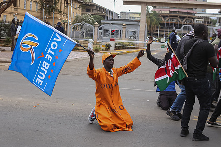 Supporters of the Azimio La Umoja-One Kenya kneel outside Kenyatta International Convention Centre (KICC), during the event. The Azimio La Umoja-One Kenya alliance convened an Inaugural Conference for all the coalition party’s elected leaders on Saturday, August 13th 2022, at the Kenyatta International Convention Centre (KICC).