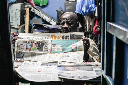 At his electronics repair workshop in Nakuru Town, Josephat Mureithi, brother of the late Kenyan journalist William Munuhe, displays a Kenyan newspaper reporting on Rwandan genocide suspect Felicien Kabuga. Munuhe was murdered on January 14, 2003, the day he was expected to help the US Federal Bureau of Investigation (FBI) locate and arrest Kabuga, who was accused of financing the 1994 Rwandan genocide. For more than 20 years, William Munuhe’s family has sought justice and called for investigations into his killing, which they believe was linked to the Kabuga case. After 26 years on the run, Kabuga was finally arrested in 2020 near Paris, France, but he was never sentenced after the United Nations’ International Residual Mechanism for Criminal Tribunals (IRMCT) declared him unfit to stand trial due to illness and dementia. Kabuga later died on May 16, 2026, leaving Munuhe’s family still searching for justice and answers.