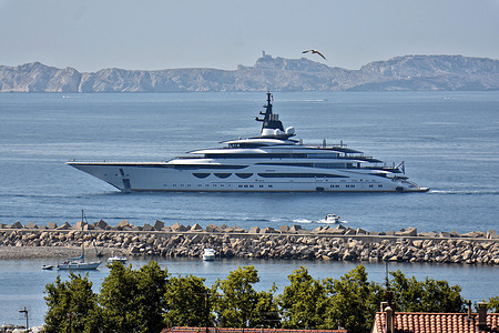 View as the yacht AHPO arrives at the French Mediterranean port.