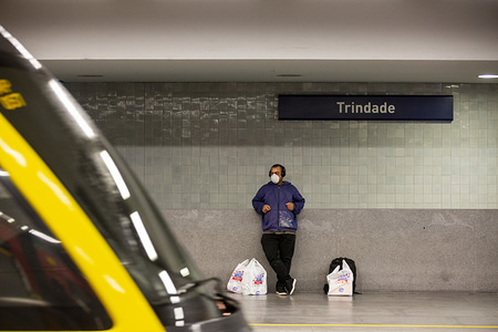 A man wearing a facemask as a protective measure against the COVID-19 Coronavirus while waiting for the subway after the announcement of state of emergency.
The Portuguese government has declared the state of emergency across the country, In Portugal many schools, clubs, bars, museums, boards, flights among others are closed due to the Covid-19 pandemic, and people were advised to stay at home.
In the last 24 hours, the number of people infected with the COVID-19 Coronavirus in Portugal has risen to 1020.