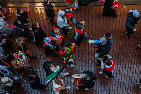 A Palestinian man is seen chanting slogans through a megaphone during the demonstration. Again, around one hundred people took the streets of the city center of Nijmegen to keep condemning the government of Israel and to call for a ceasefire in Gaza.