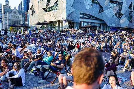 Crowds of Tennis fans gather at Federation Square to enjoy the live broadcast of the Australian Open 2025 Men’s Singles Final. This iconic Melbourne spot transforms into a lively hub of tennis enthusiasts, uniting fans to celebrate the city’s love for the sport.
