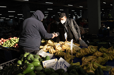A man buys a bunch of banana at a local market in Istanbul.
Turkey is going through a deep economic crisis. On December 1st, the Turkish lira took its biggest hit in two decades following President Recep Tayyip Erdogan's decision to cut interest rates. Turkish households, especially lower-income ones, are left to grapple with high-priced goods, including essentials such as food and energy.