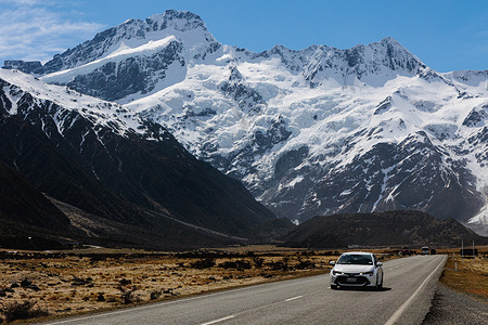 Aoraki (Mount Cook) seen from the state Highway 80.