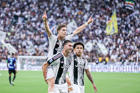 Kenan Yıldız (L), Dusan Vlahovic (C) and Weston McKennie of Juventus (R) celebrate after scoring goal during the Serie A 2025/2026 match between Juventus FC and Inter at Allianz Stadium. Final score Juventus FC 4 : 3 Inter.