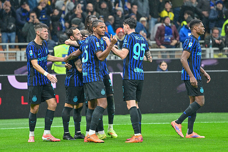 The players of Inter celebrates the goal during the serie A match between Inter Vs Fiorentina at San Siro stadium. Final score Inter 3 : 0 Fiorentina