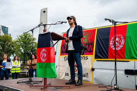 Massoud Hossaini, Afghan photojournalist for Agence France-Presse and winner of the 2012 Pulitzer Prize for Breaking News Photography speaks during the demonstration.
The Federation of Afghan Resident Organizations in Europe (FAROE) organized demonstrations in several European cities on September 11, exactly twenty years ago that NATO Allies went into Afghanistan after the 9/11 terrorist attacks on the United States. In Rotterdam, around a hundred of people gathered to declare their solidarity with the Afghanistan who keep fighting for a free and democratic Afghanistan after the USA army left the country a few weeks ago.