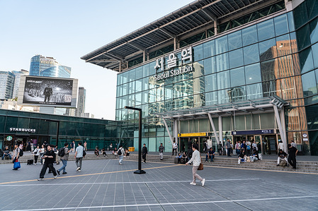 People walk in front of Seoul train station. Seoul Station is the main railway hub in South Korea’s capital, linking high-speed KTX services, conventional rail lines, and several subway routes. The large multi-level complex also functions as a busy urban center with restaurants, tourist services, and direct access to shopping malls.