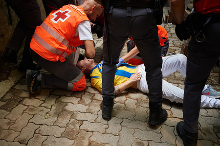 An injured person is treated by Red Cross medical personnel during the 2026 San Fermín festival.