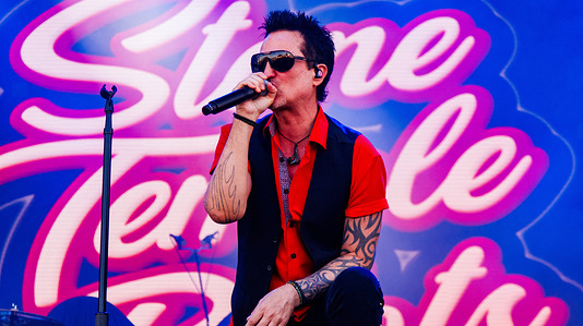 Jeff Gutt, lead singer of the Stone Temple Pilots performs at Rockin Thunder.