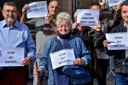 Protesters hold placards expressing their opinion during the demonstration. A few people gathered near Marseille City Hall to protest against the 14% increase in property tax as living conditions in the city deteriorate. They deplore that despite the taxes paid nothing is done against dirt, burned cars, Roma camps and other issues.