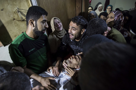 (EDITORS NOTE: Image depicts death.)
Relatives of Mohammed Abdel Nabi, a Palestinian who was killed at the Israel-Gaza border are seen holding his dead body.