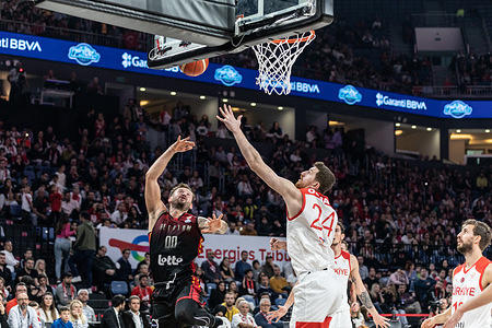 Thomas Akyazili (L) of Belgium and Ercan Osmani (R) of Turkey in action during the 5th Window of Round 2, Group I of the FIBA World Cup European Qualifier 2023 between Turkey and Belgium at Sinan Erdem Sports Hall. Final score; Turkey 86:52 Belgium.