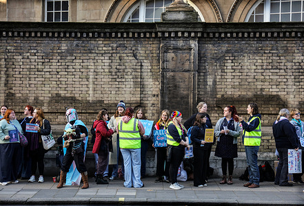 Protesters gather along Buckingham Palace Road with placards to demonstrate for Trans rights in Girlguiding. Protesters gather to oppose the new member rule in Girlguiding. The recent Supreme Court ruling has impacted the interpretation of trans rights in certain single sex organisations like Girlguiding. New members have to be recorded as female at birth, and trans girls and young women will no longer to join Girlguiding as new youth members.