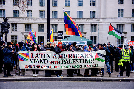 Protestors hold a large banner during the “No To Trump’s War On Venezuela” Rally at Downing St. A demonstration was held at Downing Street to demand the British government condemn the forced removal of Maduro and the US attack on Venezuela. The government must call for an immediate cessation of military action by the US and the return of Maduro to his country.