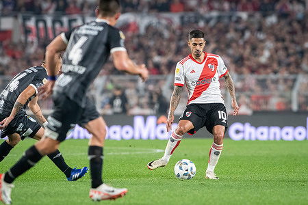Manuel Lanzini (R) of River Plate in action during a match between River Plate and Atletico Tucuman as part of group A of Copa de la Liga Profesional 2023 at Estadio Mas Monumental Antonio Vespucio Liberti. Final Score: River Plate 1:0 Atletico Tucuman