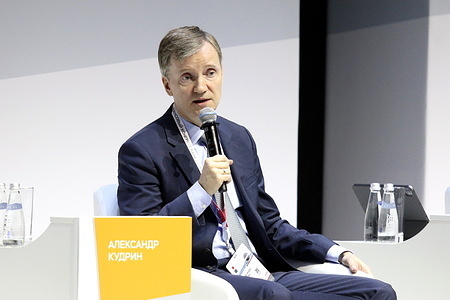 Alexander Kudrin, Higher School of Economics the session Public discussion of the Financial Stability Advisory Council on systemic risks at the new stage of the Alexandrinsky Theater in St. Petersburg.