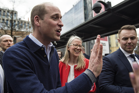 Prince William greets and talks to Ukrainians and his Polish fans during his visit in Warsaw. Britain’s Prince William has made unannounced two-day visit to Poland that has been kept tightly under wraps due to security. During his visit, the Prince of Wales visited the British and Polish troops stationed next to the Ukrainian border, also met with Ukrainian refugees sheltering in Warsaw. On the second day of his visit Prince William talked to President Andrzej Duda at the presidential palace. In the final stop on his two-day visit, William went to a trendy food hall where he met with young Ukrainians working or continuing their studies in Poland and talked to his fans before leaving.