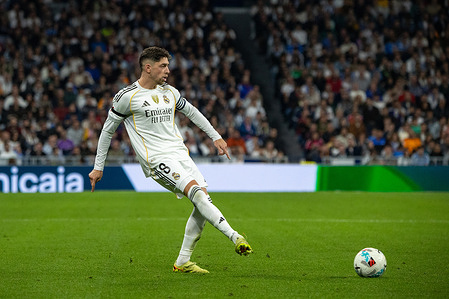 Fede Valverde of Real Madrid seen in action during the EA SPORTS LaLiga 2025-2026 match between Real Madrid and Valencia, played at the Santiago Bernabéu stadium. Final score Real Madrid 4 : 0 Valencia