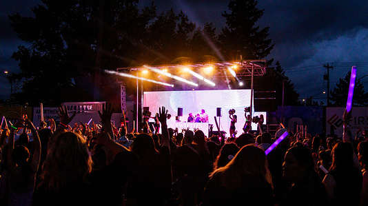 Even as the clouds rolled in and it got very dark, Swifties fans continued to party at Swifties Under the Sky in Edmonton. Swifties under the Sky is a fundraiser for the Nina Haggery Centre and Canadian Mental Health association - Edmonton Chapter, over 3,000 Taylor Swift fans young and old attended the event, which had music by Taylor swift playing throughout the event and even a friendship bracelet making booth so Swifty fans could trade with other attendees.