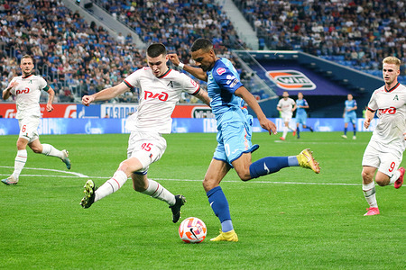 Wilson Isidor (10) of Zenit and Evgeniy Morozov (85) of Lokomotiv seen in action during the Russian Premier League football match between Zenit Saint Petersburg and Lokomotiv Moscow at Gazprom Arena. Final score; Zenit 1:2 Lokomotiv Moscow.
