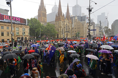 Far-right protesters gather at Flinders Street Station ahead of their march through Melbourne’s CBD. An anti-immigration protest takes place in Melbourne, with demonstrators calling for reduced migration levels and opposing what they describe as government mismanagement of population growth. Participants also voice concerns about a proposed Digital ID system and rising energy costs. A small counter-protest challenges the rally’s messages, arguing that the movement promotes misinformation and harmful anti-immigrant rhetoric. The event highlights increasing tension in public debate over immigration, digital privacy, and cost-of-living issues in Australia.