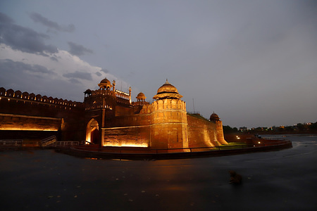 Members of the Archaeological Survey of India (ASI) illuminate the Red fort on the occasion of World Heritage Day and in solidarity with health workers in the fight against the coronavirus pandemic in New Delhi.
Culture and diversity protection is the aim of World Heritage Day and this year it was observed in a lockdown situation amid corona virus threats.