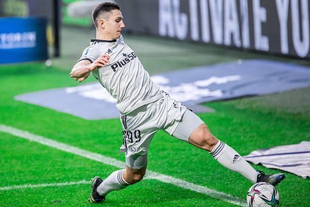 Bartosz Slisz of Legia in action during the Polish PKO Ekstraklasa League match between Legia Warszawa and Pogon Szczecin at Marshal Jozef Pilsudski Legia Warsaw Municipal Stadium.
(Final score; Legia Warszawa 4:2 Pogon Szczecin)