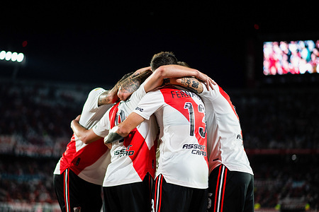 River Plate Players celebrate their victory after the match between River Plate and San Lorenzo as part of Torneo Liga Professional 2021 at Estadio Monumental Antonio Vespucio Liberti.(Final scores; River Plate 3:1San Lorenzo)