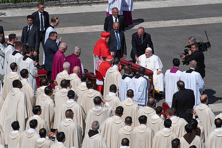 Pope Francis greets members of the Catholic Church during Easter Mass. Thousands of faithful gathered in and around St. Peter's Square at the Vatican to witness the Easter Mass led by Pope Francis.