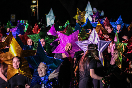 Faculty and Staffs of Office of the Vice Chancellor for Academic Affairs lighted up the opening ceremony of the parade by having star shape masks.
The most awaited Christmas event in the University of the Philippines-Diliman which is the Lantern Parade was once again celebrated with the theme “UP Diliman, Paaralan, Palaruan”. (UP Diliman, School, Playground). The parade showcases the colorful lanterns and floats made by the staffs and faculties as well as the students of the university. On its 95th festivity, different colleges’ platforms their creativity and messages including bold statements on social issues like drug war killings, environmental awareness and fake news.