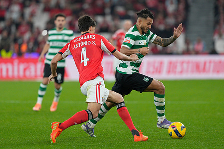 Antonio Silva of SL Benfica (L) and Luis Suarez of Sporting CP (R) in action during Liga Portugal Betclic football match between SL Benfica and Sporting CP at Estadio da Luz.
Final score: SL Benfica 1:1 Sporting CP