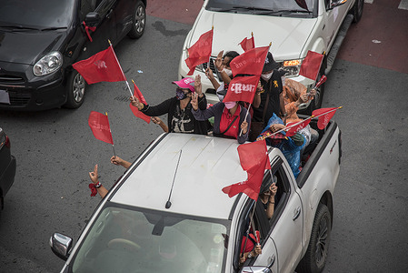 Protesters on a truck seen waving flags during the car mob rally.
Anti-government protesters gathered at Asok intersection before they drove their vehicles and blare horns in a "Car Mob" convoy marking the 15th anniversary of the September,19 2006 coup (2006 Thailand coup d'état) and calling for the resignation of Prayut Chan-O-Cha the Thailand's prime minister over the government's failure in handling the COVID-19 crisis.