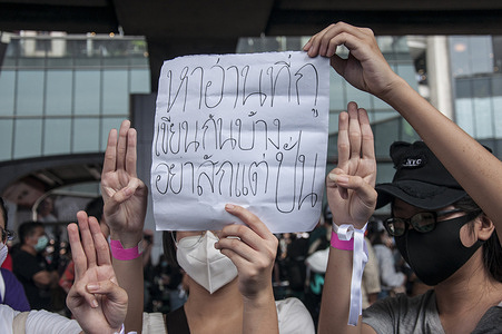 Protesters making the three finger salute and hold a placard that says "Please read what we write don't keep blaming" during the demonstration.
An anti-government protest at Siam BTS Station was organized by the 'Bad Students' group demanding for education reforms and calling on the Education Minister, Nataphol Teepsuwan to resign.