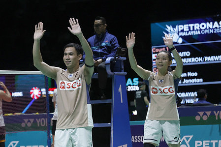 Dechapol Puavaranukroh (L) and Supissara Paewsampran of Thailand celebrate victory against Akira Koga and Natsu Saito of Japan (not pictured) during the Mixed Doubles Round 16 match of the Petronas Malaysia Open 2026 at Axiata Arena. Dechapol Puavaranukroh and Supissara Paewsampran won with scores; 16/21/21 : 21/8/19
