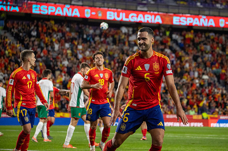 Mikel Merino of Spain celebrates a goal during a match between the Spanish and Bulgarian national teams for the fourth round of Group E of the 2026 FIFA World Cup qualifying round, played at the José Zorrilla Stadium. Final score: Spain 4:0 Bulgaria