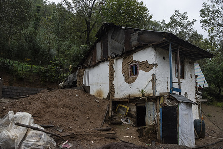 A destroyed house by landslides caused by floods.
Heavy rains caused landslides and floods in the Shaft city. Several bridges collapsed and roads of the three hundred households of the village of Visrood were blocked. The flood also damaged homes and farms. Shaft is a city in the west of Guilan province.