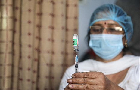 A healthcare worker prepares a dose of coronavirus (Covid-19) vaccine at a government school turned into vaccination center in Delhi.In last 24 hours, India recorded 368,147 fresh covid-19 cases and 3,405 deaths.