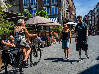 Some people are on the terraces while others are walking or biking. The Netherlands is finishing a sunny and dry Spring with rising temperatures, setting the stage for a Summer that seasonal forecasts indicate will likely be warmer and drier. Significantly raise precipitation deficits and place greater stress on nature. Such patterns are projected to become more common in the future as summers become progressively drier and warmer due to greenhouse gas emissions.