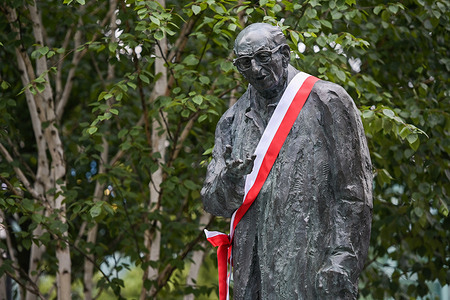 View of the monument of Wladyslaw Bartoszewski during the ceremony in Sopot.
Wladyslaw Bartoszewski was a Polish historian, publicist, journalist, writer, social activist, politician and diplomat. Auschwitz prisoner, Home Army officer, activist of the Polish Underground State, participant in the Warsaw Uprising.