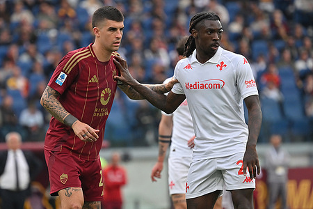Gianluca Mancini of AS Roma (L) Moise Kean of Fiorentina (R) seen in action during the Serie A match between Roma and Fiorentina at Olympic stadium. Final score; Roma 1 : 0 Fiorentina.