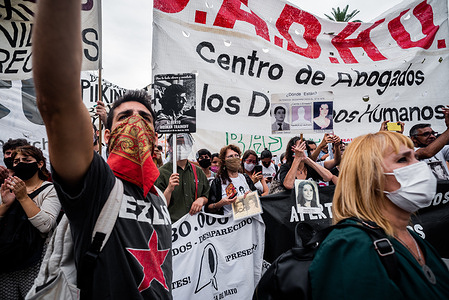 Protesters listening to the closing speech during the commemoration.
Family members, various human rights organizations and political parties commemorated the victims of the military dictatorship 45 years after the civil-military coup in Argentina.
The event is referred to as the national day for Memory, Truth and Justice.